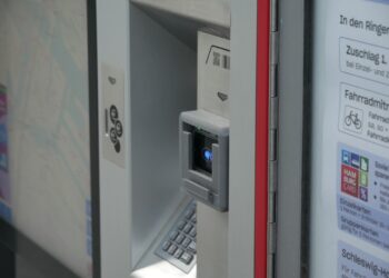 A picture of a contactless card reader on HVV public transit ticket machine.