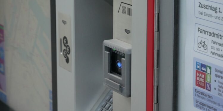 A picture of a contactless card reader on HVV public transit ticket machine.