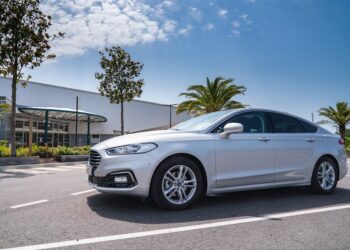 Silver private airport taxi transfer / car hire vehicle