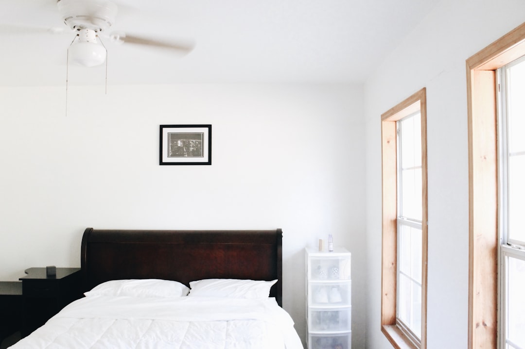 slaapkamer opruimen - tidy minimal bedroom
